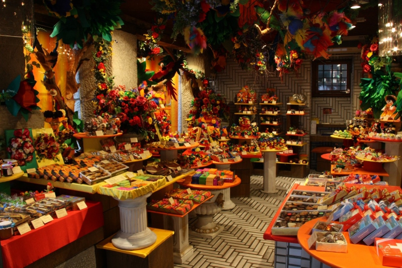 vente-SANARY SUR MER-min_candy_store_chocolate_shop_chocolate_switzerland-393515