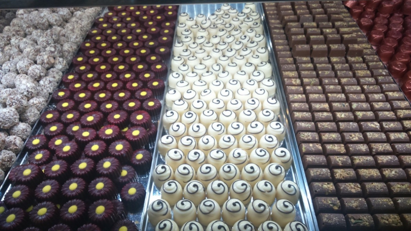 vente-SANARY SUR MER-min_chocolates_milk_chocolate_white_chocolate_truffles_candy_food_treat_cacao-1213769